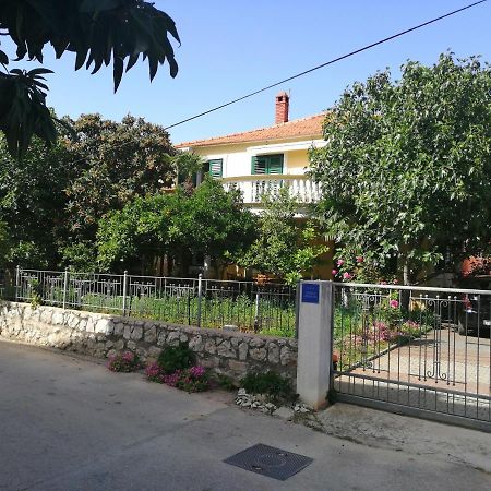 Apartmani Milka Pakoštane Exterior foto