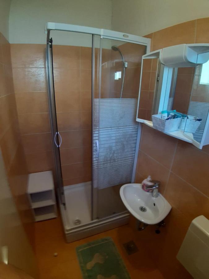 Apartmani Milka Pakoštane Exterior foto