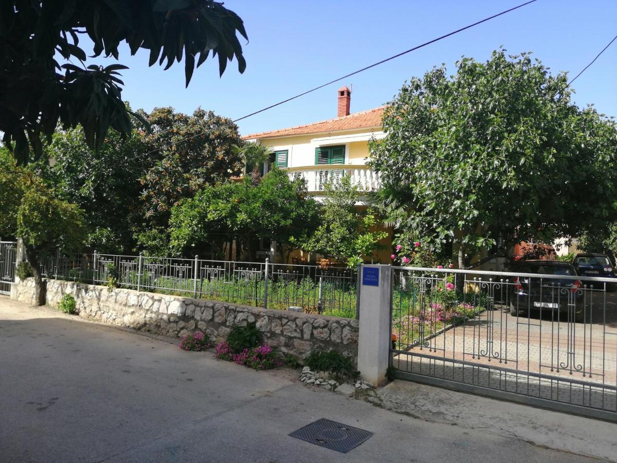 Apartmani Milka Pakoštane Exterior foto