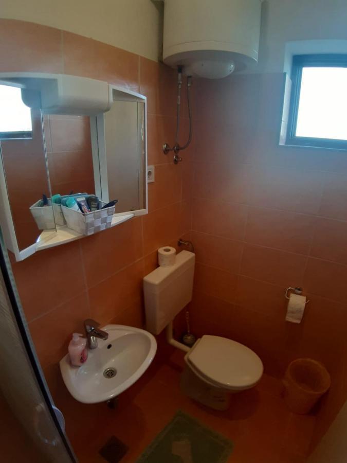 Apartmani Milka Pakoštane Exterior foto