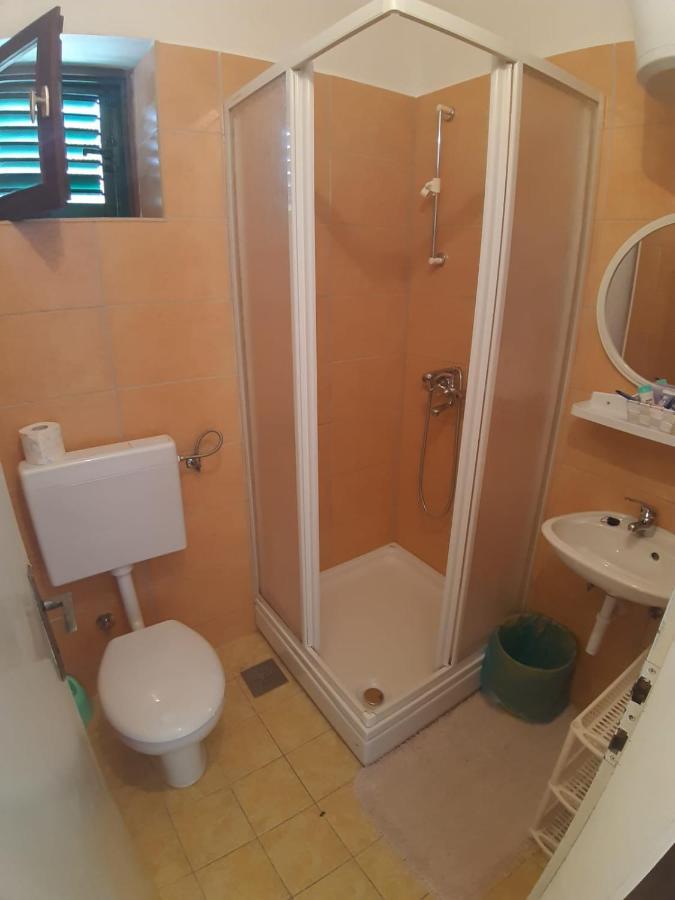 Apartmani Milka Pakoštane Exterior foto