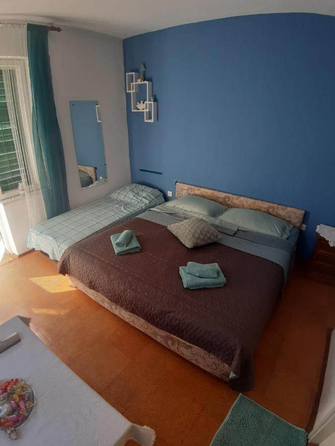 Apartmani Milka Pakoštane Exterior foto